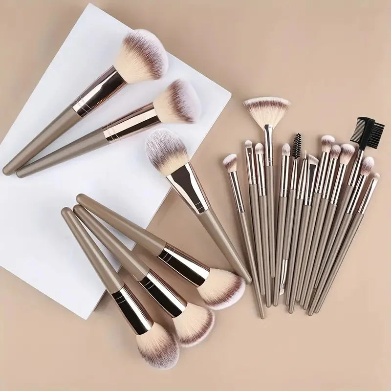 Soft Synthetic Makeup Brush Set For Face And Eyes